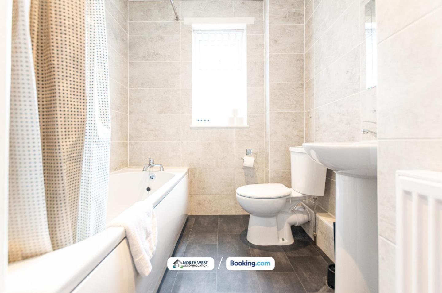 Manchester Work Stays 2Br Home With Parking & Wifi 외부 사진